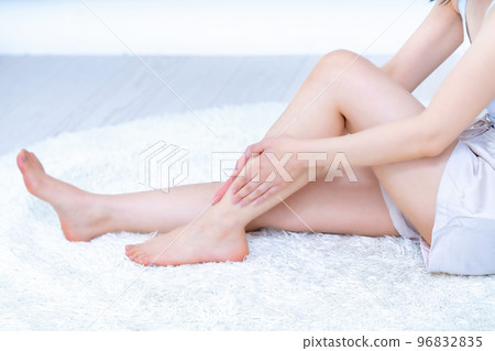 Foot care woman [parts cut] 96832835