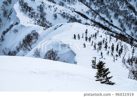 Winter Tomi Ridge Trekking Winter Tomi Ridge Trekking 96832919