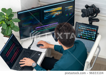 Video/video creator, male, video marketing, editing, advertising activities, bird's-eye view, multi-display, gimbal 96833104