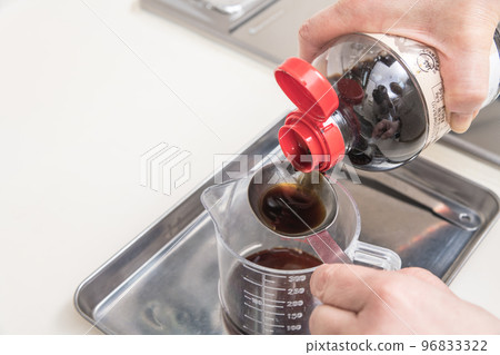 [醬油做炸餛飩的液體調味料] 96833322