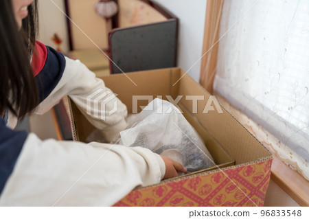 裝飾hina娃娃。把娃娃收起來。 96833548