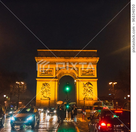 Paris Etoile Arc de Triomphe *partially soft focus 96834050