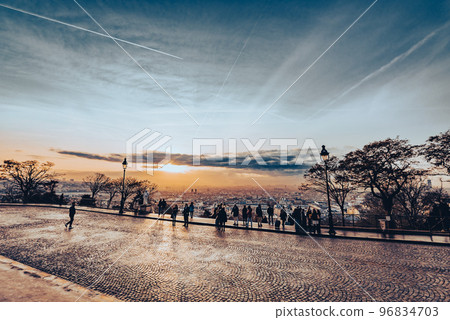 黎明時分的巴黎冬季風光 96834703