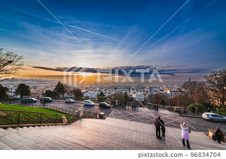 黎明時分的巴黎冬季風光 96834704