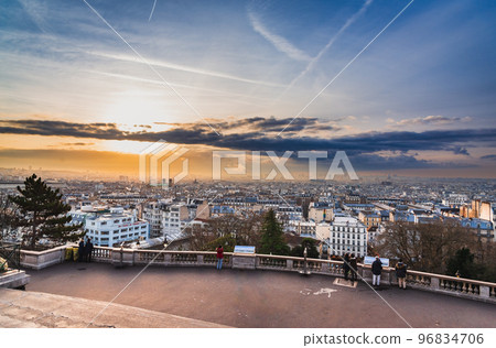 黎明時分的巴黎冬季風光 96834706