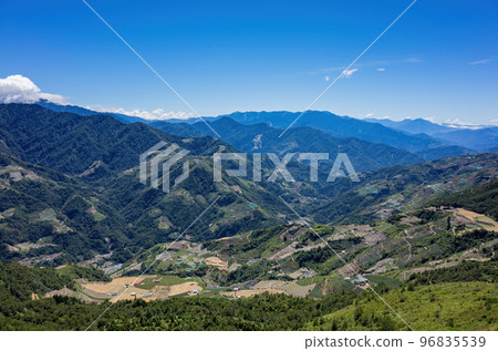 Sunny landscape of the Hehuanshan mountain 96835539
