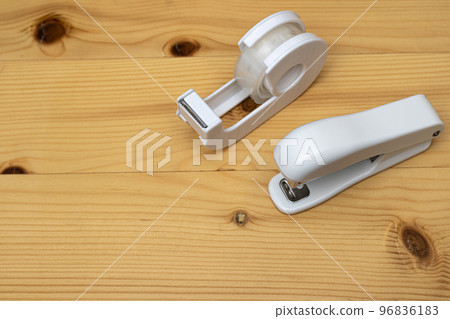 White stationery stapler and mini tape cutter White stationery stapler and mini tape cutter 96836183