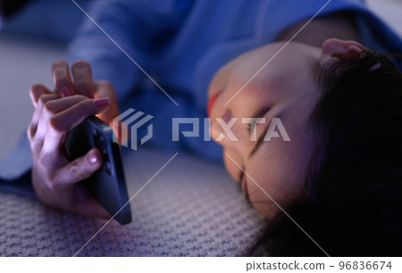 女人熬夜 96836674