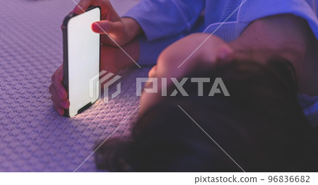 woman staying up late 96836682