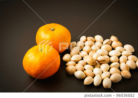 在銀杏樹下採集的銀杏果肉被洗掉，只剩下果實。 96836882