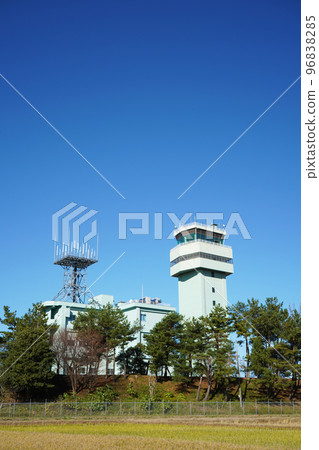 Komatsu Airport Control Tower | Shared runway with Air Self-Defense Force Komatsu Base | Airport image 96838285