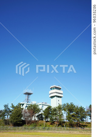 小松機場控制塔 | 與航空自衛隊小松基地共用跑道 | 機場圖 小松機場控制塔 | 與航空自衛隊小松基地共用跑道 | 機場圖 96838286