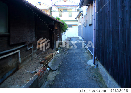 Unoccupied house Abandoned house 96838498