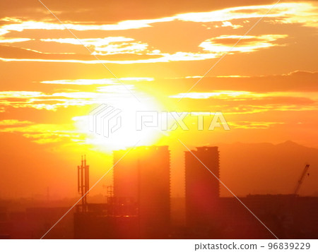 Sunset over the west sky and high-rise condominium ③ Sunset over the west sky and high-rise condominium ③ 96839229