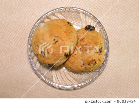 Raisin Scone Raisin Scone 96839454