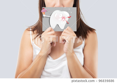 woman having sensitive teeth 96839886