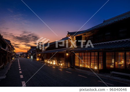 夕陽下的“宇達津街景”（岐阜縣美濃市） 96840046