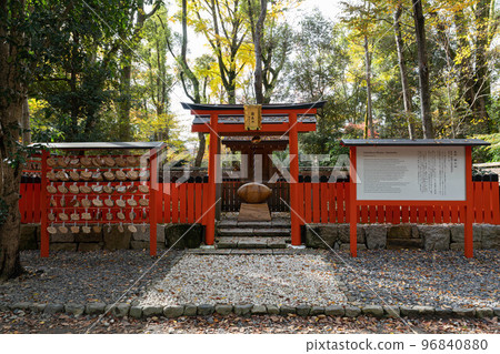 Zota Shrine and autumn leaves 96840880