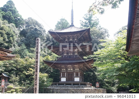 江東三山國寶三層塔西明寺【滋賀縣犬上郡甲浦町】 江東三山國寶三層塔西明寺【滋賀縣犬上郡甲浦町】 96841013