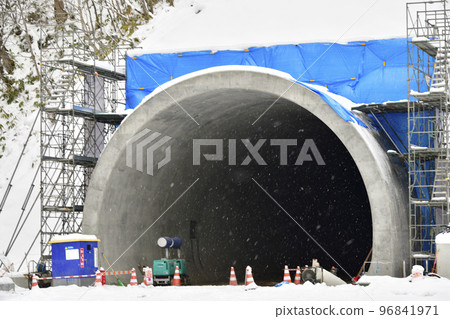 Shoot the construction scenery of the Shin-Nakayama Tunnel in Assabu-cho, Hokkaido in winter 96841971