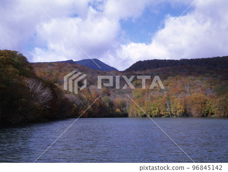 Tsutanuma where autumn deepens (1) 96845142