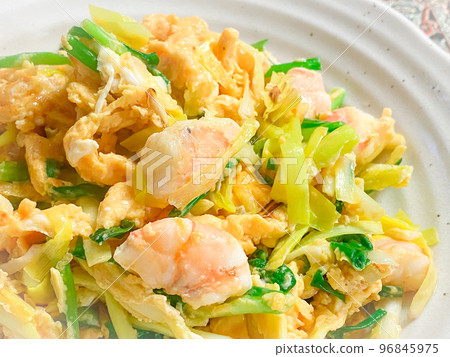 Chinese Shanghai cuisine, stir-fried garlic chives chicken (stir-fried shrimp and garlic chives) 96845975