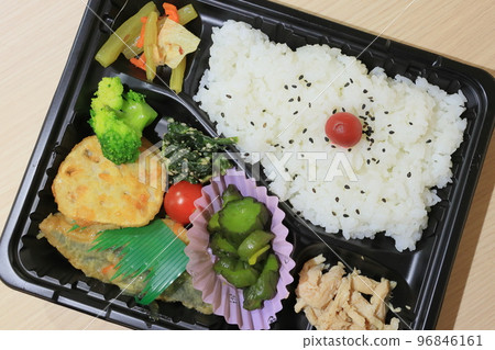 Lunch box of the day 96846161
