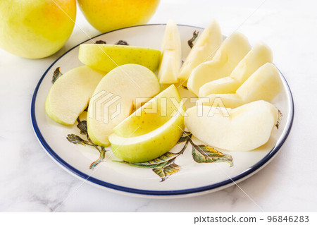 Cut apples served on a plate Gunma full moon Cut apples served on a plate Gunma full moon 96846283
