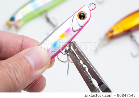 Replacing lure needles (hooks) Replacing lure needles (hooks) 96847545