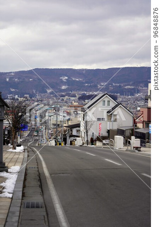 諏訪大社(下神社)沒有本宮。相反,在晴宮,古老的杉樹被用作神樹。 諏訪大社(下神社)沒有本宮。相反,在晴宮,古老的杉樹被用作神樹。 96848876