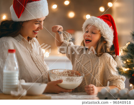 Cooking Christmas cookies 96848918