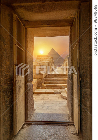 Door to pyramids 96849068