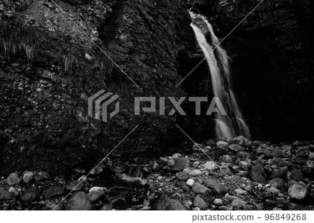 [Nishina 33 Kannon Sacred Sites] Silent Waterfall [Nishina 21st/Takinoiri Kannon] 96849268