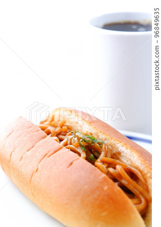 醬炒麵麵包和咖啡午餐 醬炒麵麵包和咖啡午餐 96849635