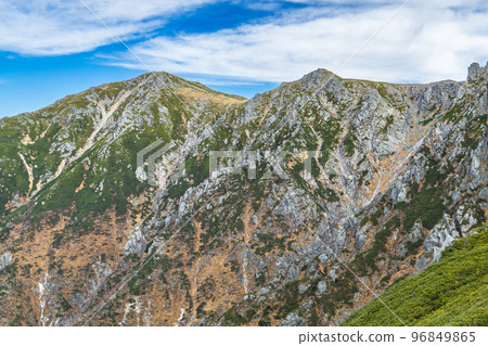 從長野縣中央阿爾卑斯山的三之澤山看到的木曾駒岳 96849865