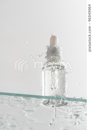 Glass tube of cosmetic 96849964