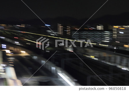 東海道/三洋新幹線 N700 系列夜間穿越姬路市 96850818