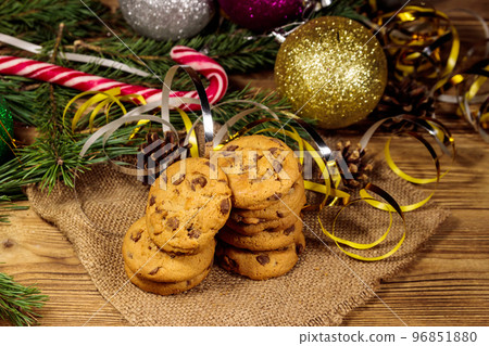 Chocolate chip cookies with Christmas decoration on wooden table Chocolate chip cookies with Christmas decoration on wooden table 96851880