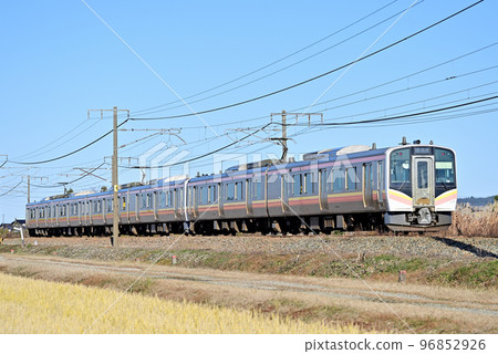信越本線見附尾織 JR 東 E129 系列 A8 編隊(新潟) 信越本線見附尾織 JR 東 E129 系列 A8 編隊(新潟) 96852926