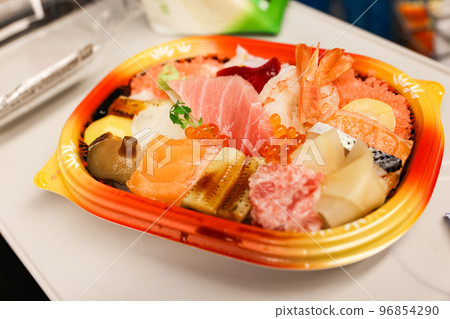 新幹線的海鮮蓋飯車站便當 96854290