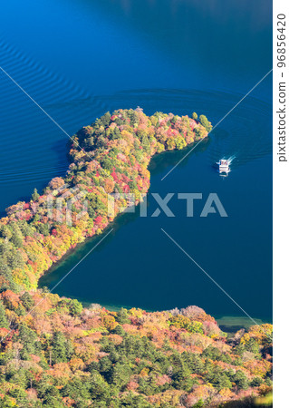 "Tochigi Prefecture" Haccho Dejima of autumn leaves / Lake Oku-Nikko Chuzenji in autumn "Autumn leaves at its peak" "Tochigi Prefecture" Haccho Dejima of autumn leaves / Lake Oku-Nikko Chuzenji in autumn "Autumn leaves at its peak" 96856420