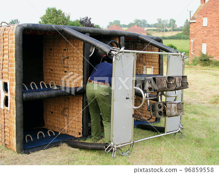 Hot air balloon Basket Pilot Instrument inspection 96859558