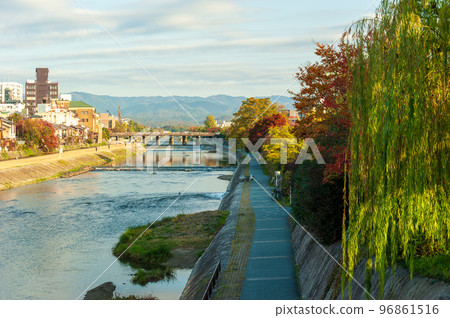 鴨川秋景_2140 96861516