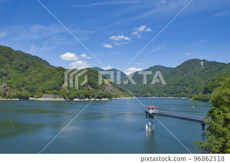 [神奈川縣]夏季的丹澤湖 96862518