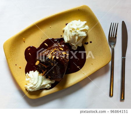 Chocolate cake with melted chocolate Chocolate cake with melted chocolate 96864151