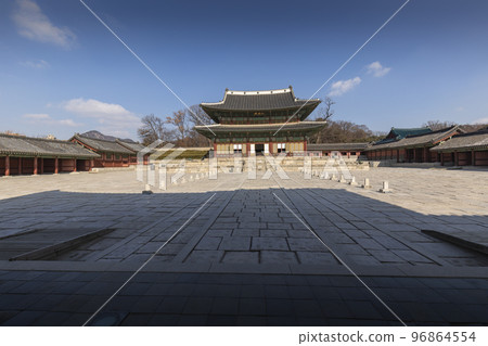 palace scenery 96864554