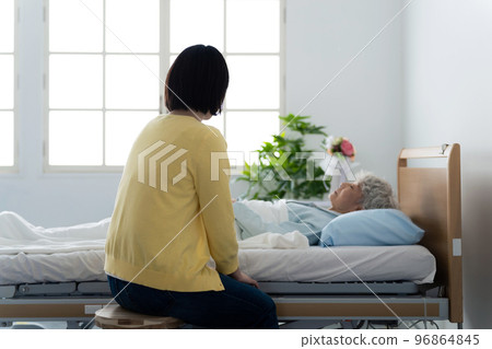 A woman who takes care of the elderly Caregiver fatigue A woman who takes care of the elderly Caregiver fatigue 96864845