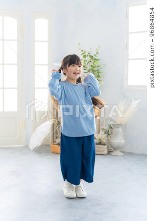 Girls to dance 96864854