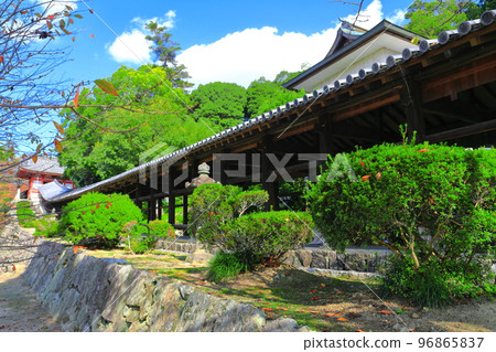 [岡山縣]晴天的吉備津神社走廊 96865837