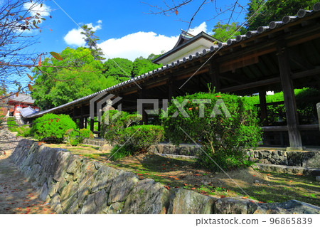 [岡山縣]晴天的吉備津神社走廊 96865839
